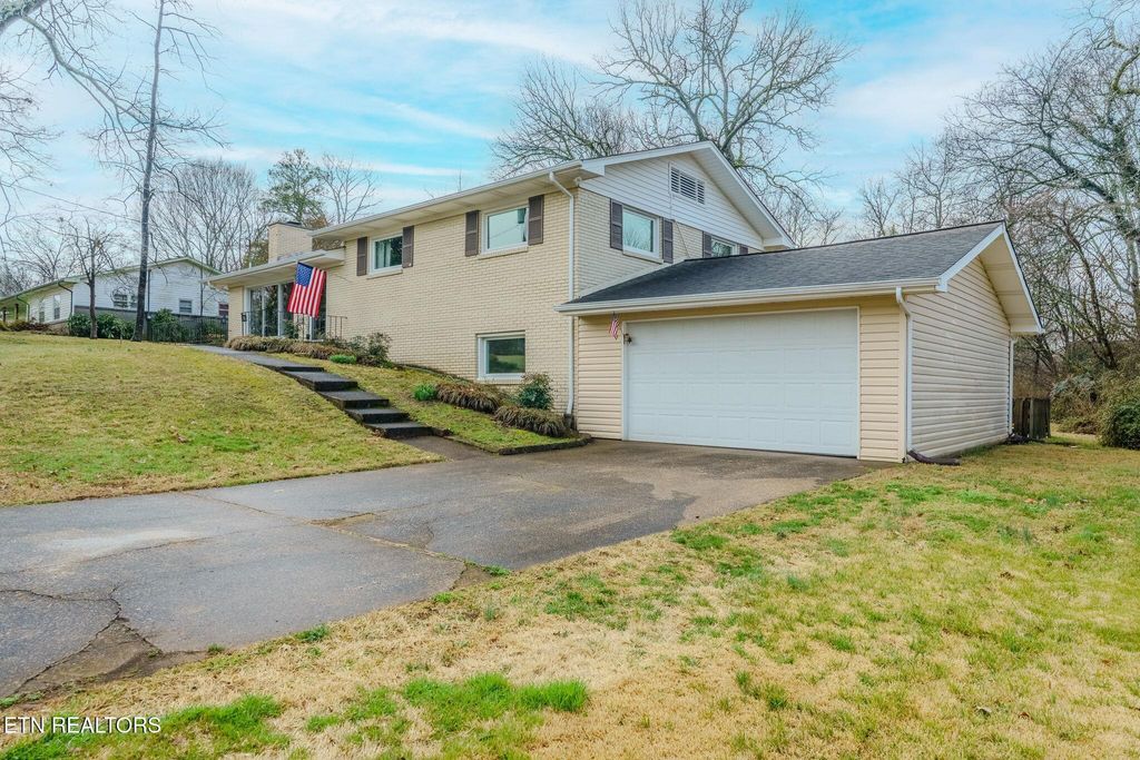 Photo of 332 Crestview Rd, Knoxville, TN 37934 (MLS # 1339748)