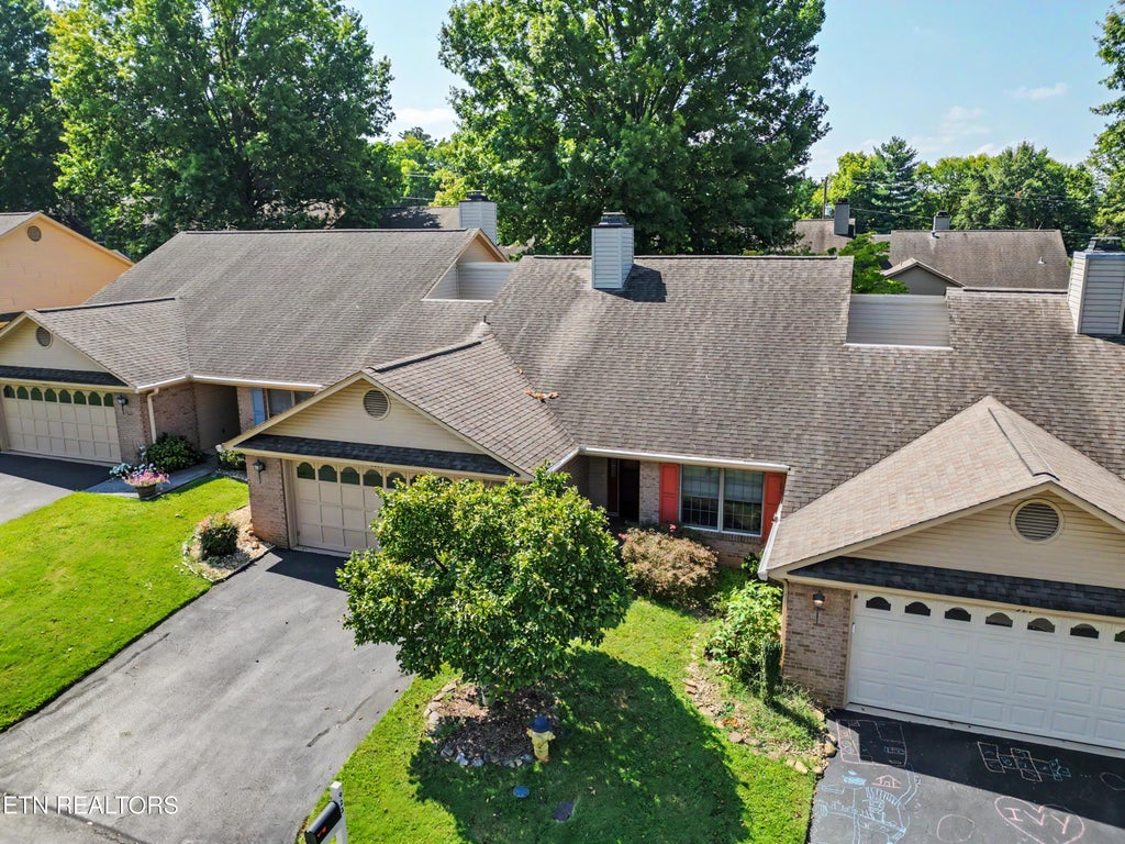 Photo of 923 Portsmouth Circle, Maryville, TN 37803 (MLS # 1353889)