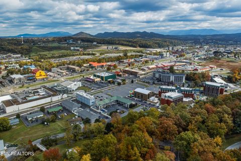 Tiny photo for 2743 Colonial Drive #APT 205, Pigeon Forge, TN 37863 (MLS # 1329401)