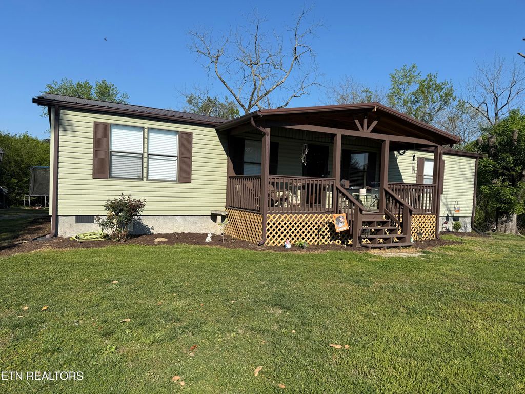 Photo of 420 E Baldwin St, Rockwood, TN 37854 (MLS # 1338046)