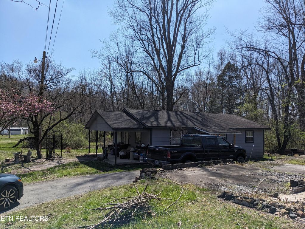 Photo of 9501 Petros Hwy Hwy, Oliver Springs, TN 37840 (MLS # 1256919)