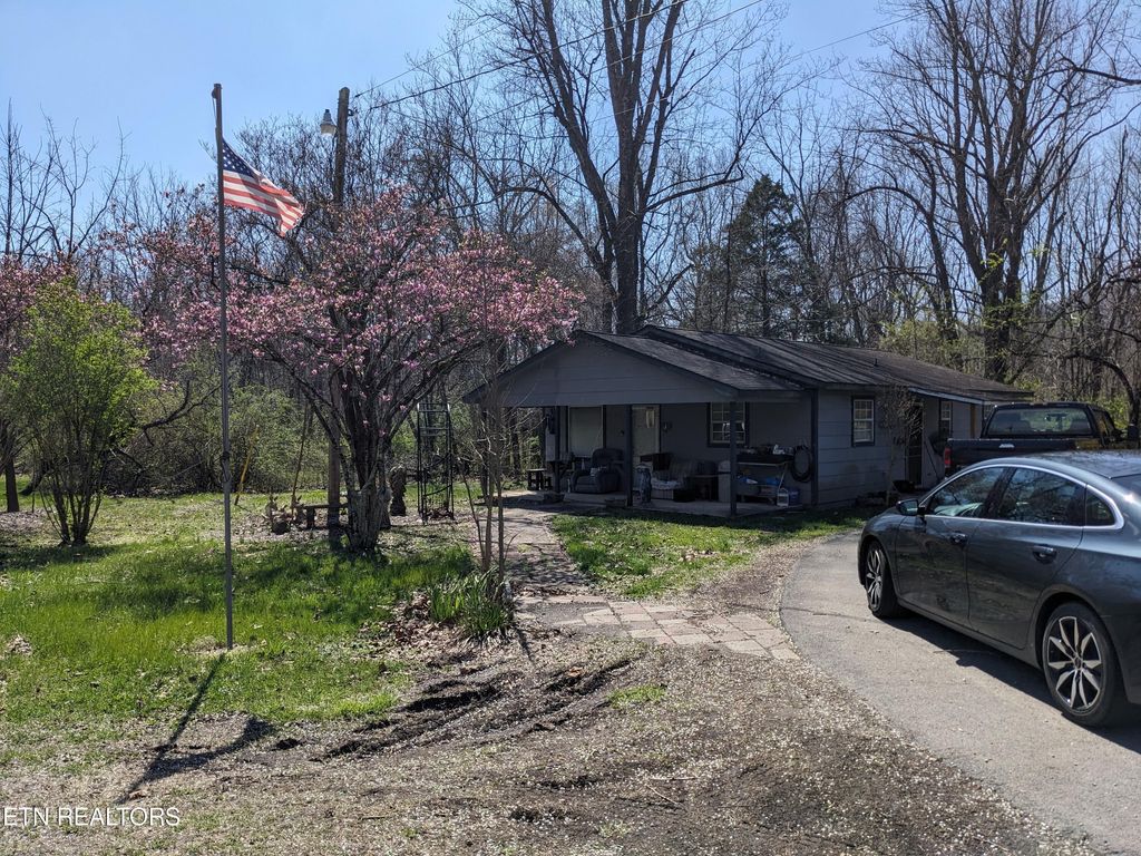 Photo of 9501 Petros Hwy Hwy, Oliver Springs, TN 37840 (MLS # 1256919)