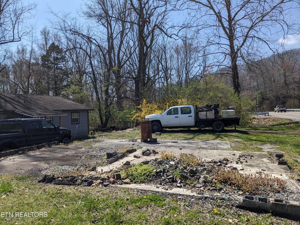 Photo of 9501 Petros Hwy Hwy, Oliver Springs, TN 37840 (MLS # 1256919)