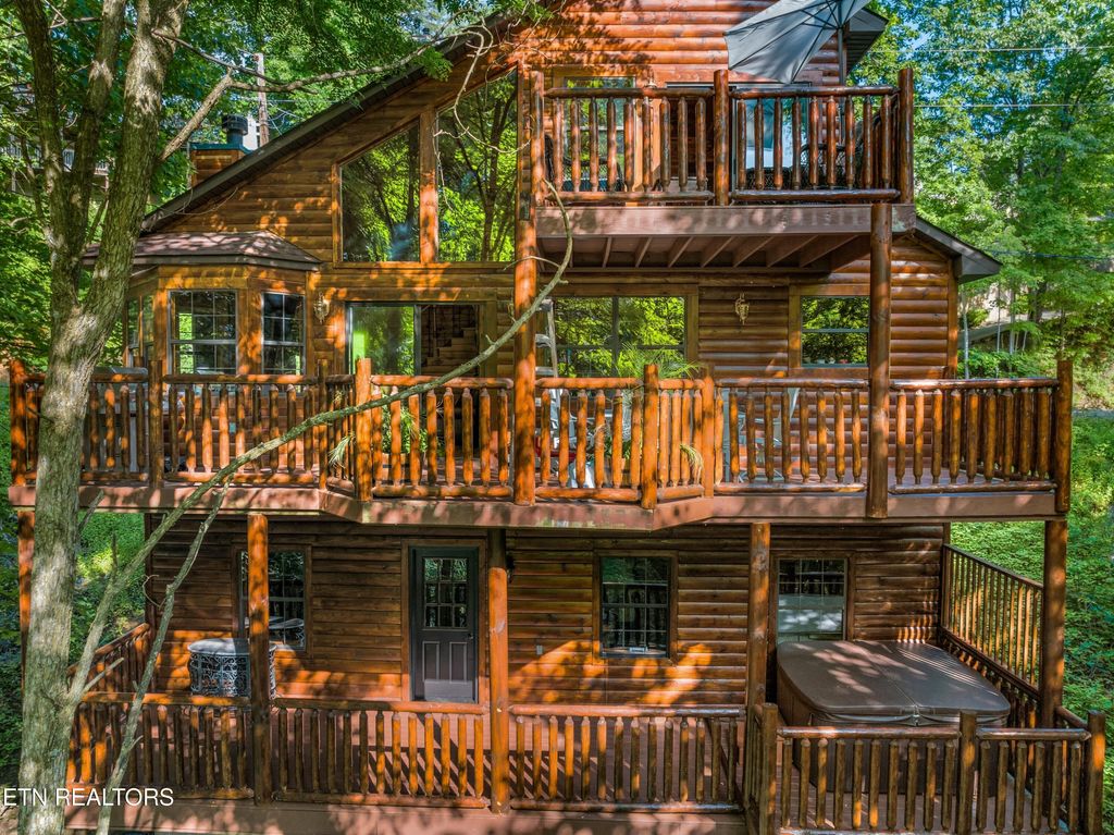 Photo of 1444 S Baden Drive, Gatlinburg, TN 37738 (MLS # 1311401)