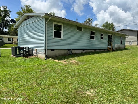 Tiny photo for 318 Sadie St, Jamestown, TN 38556 (MLS # 1357344)