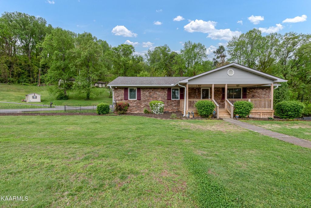 Photo of 4407 Amber Drive, Louisville, TN 37777 (MLS # 1243361)
