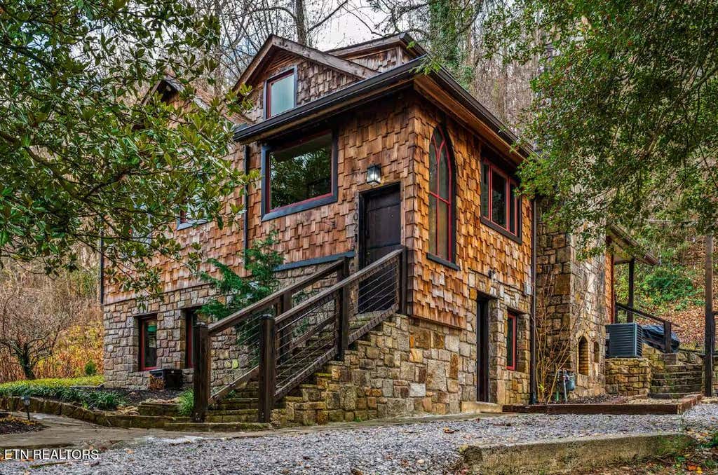 Photo of 302 Newman Rd, Gatlinburg, TN 37738 (MLS # 1350359)