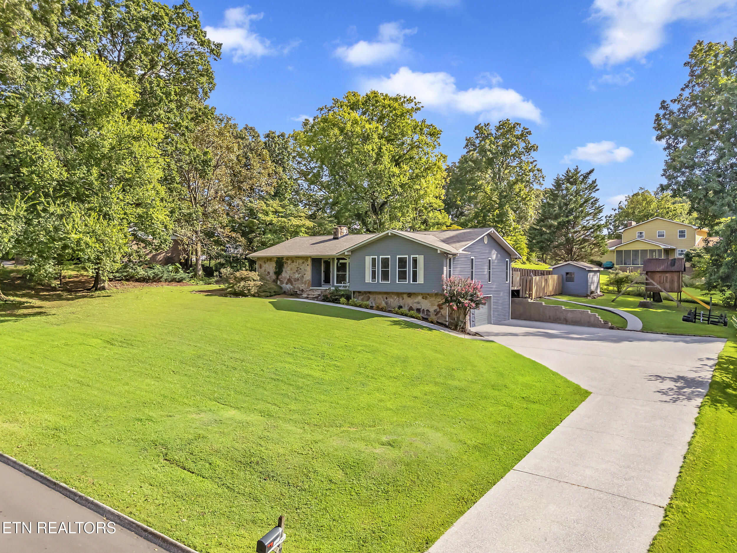 2322 Chesterfield Drive