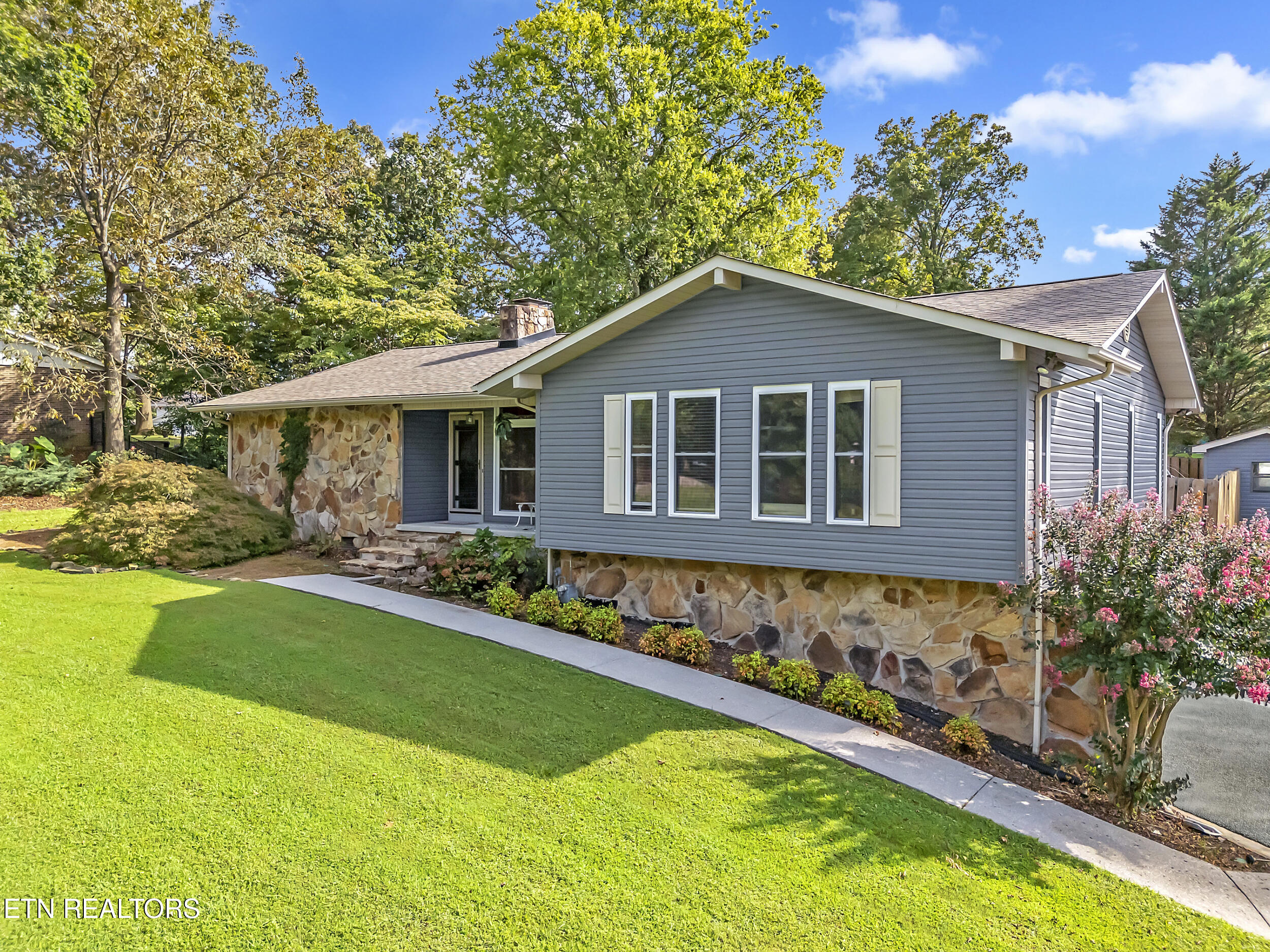 2322 Chesterfield Drive