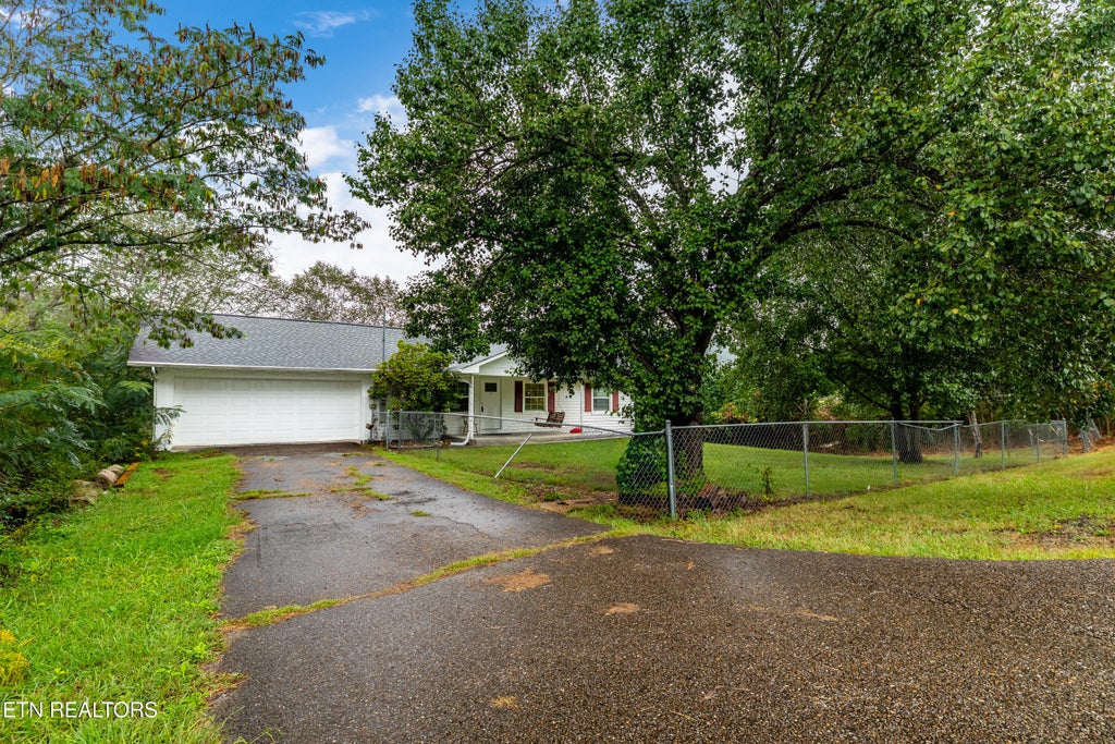 Photo of 3056 Birds Creek Rd, Sevierville, TN 37876 (MLS # 1357048)