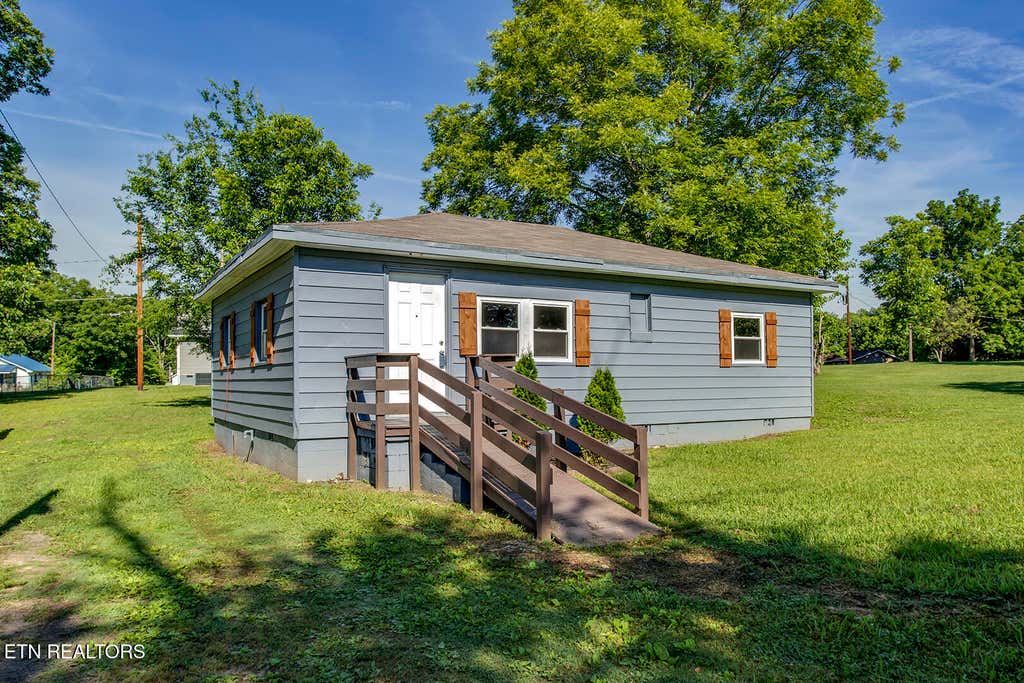 Photo of 324 N Georgia Ave, Etowah, TN 37331 (MLS # 1342225)