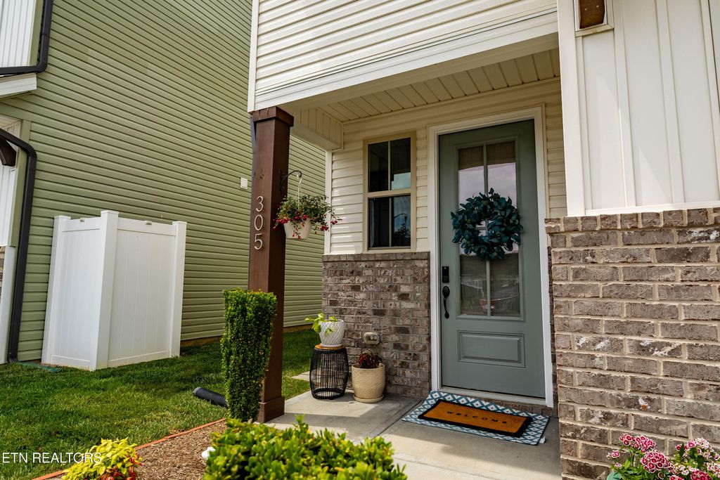 Photo of 305 Harper Village Way, Lenoir City, TN 37771 (MLS # 1340638)