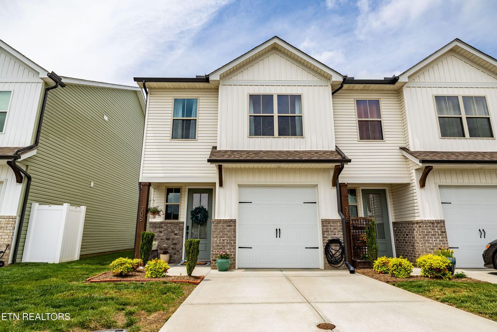 Photo of 305 Harper Village Way, Lenoir City, TN 37771 (MLS # 1340638)