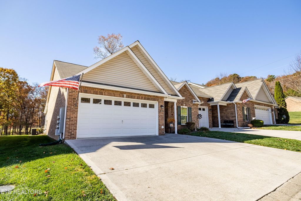 Photo of 7123 La Christa Way, Knoxville, TN 37921 (MLS # 1322428)
