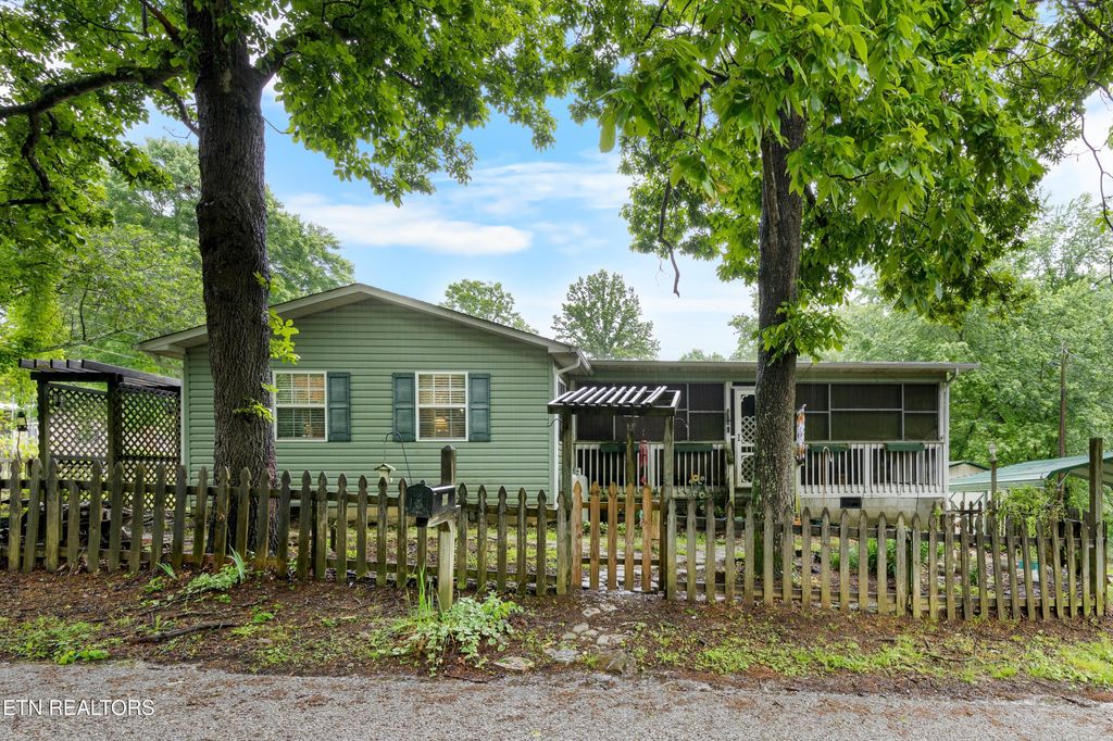 Photo of 217 Jackson Drive, Harriman, TN 37748 (MLS # 1300619)