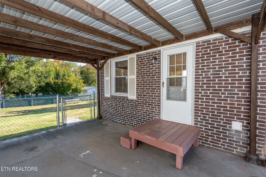 Photo of 214 Hemlock St, Alcoa, TN 37701 (MLS # 1280755)