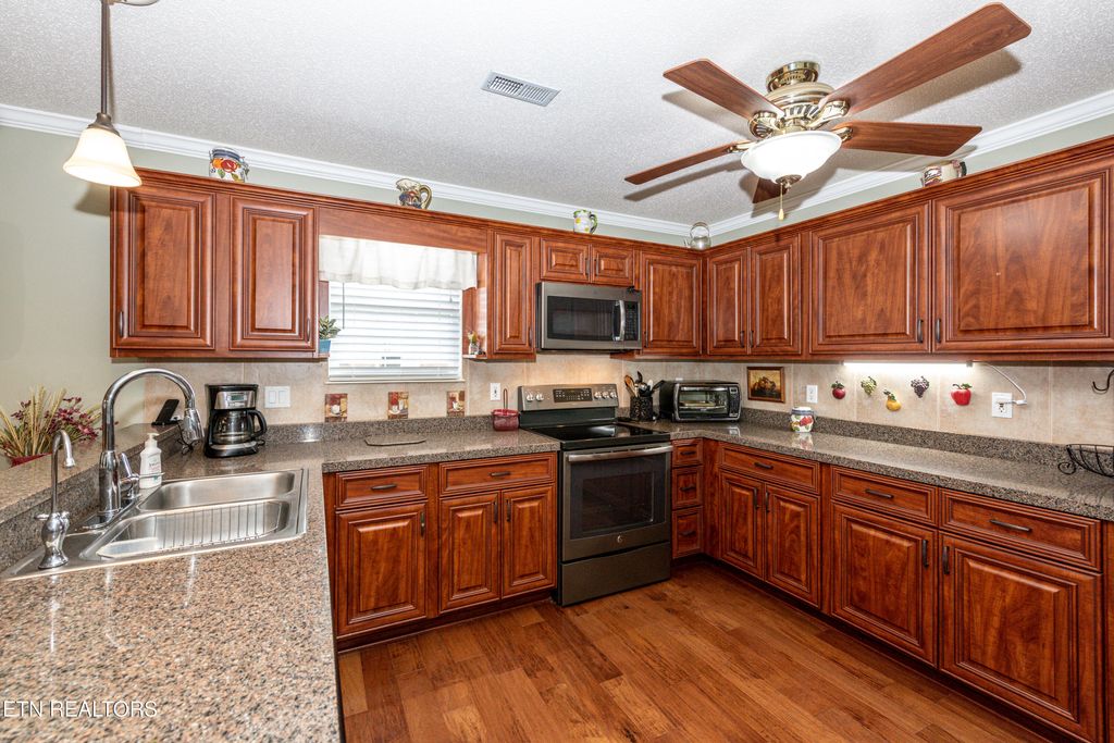 Photo of 170 Franklin Estates Lane, Greenback, TN 37742 (MLS # 1291779)