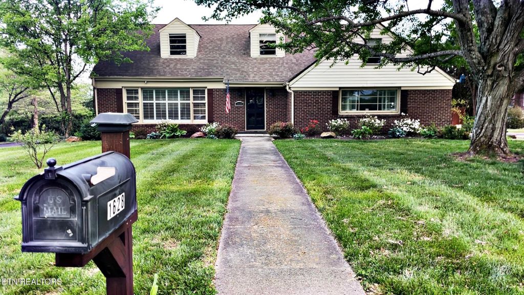 Photo of 1628 Linda Lane, Maryville, TN 37803 (MLS # 1336639)