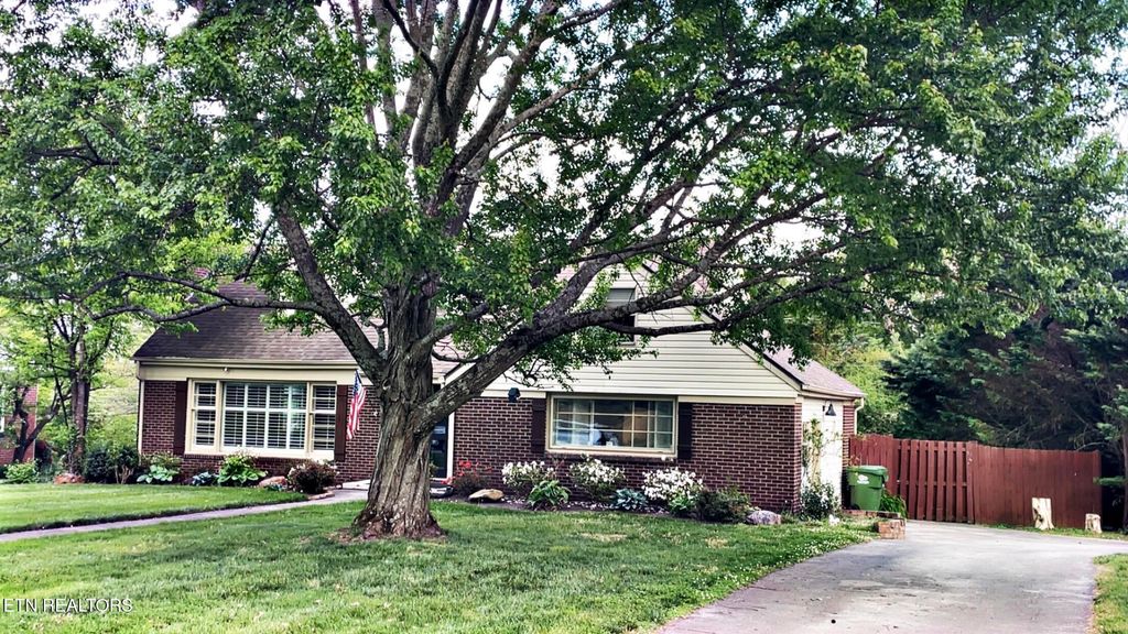 Photo of 1628 Linda Lane, Maryville, TN 37803 (MLS # 1336639)