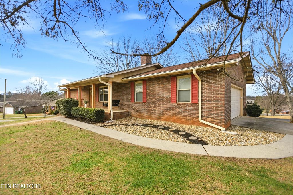 Photo of 1501 Woodbury Court, Maryville, TN 37803 (MLS # 1327365)