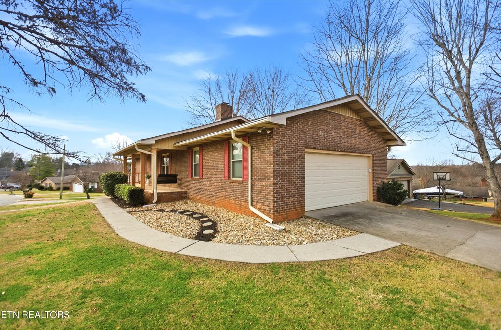 Photo of 1501 Woodbury Court, Maryville, TN 37803 (MLS # 1327365)