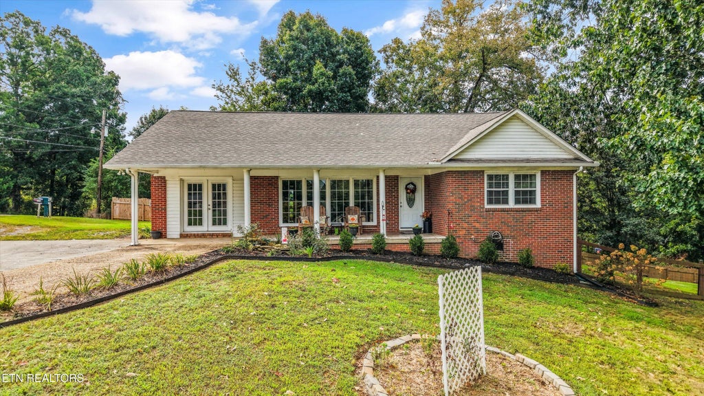 Photo of 204 Doyle St, Lenoir City, TN 37771 (MLS # 1356746)
