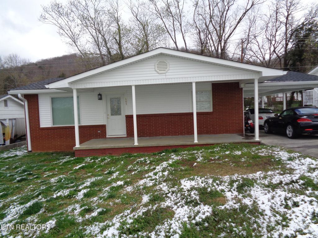 Photo of 605 Watterson St, Rogersville, TN 37857 (MLS # 1333047)