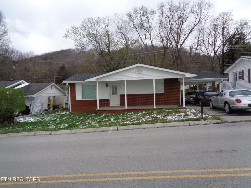 Photo of 605 Watterson St, Rogersville, TN 37857 (MLS # 1333047)