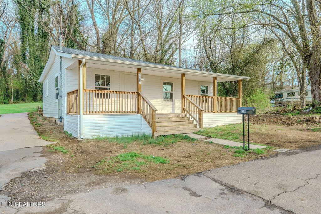 Photo of 3107 Landview Drive, Knoxville, TN 37914 (MLS # 1332586)