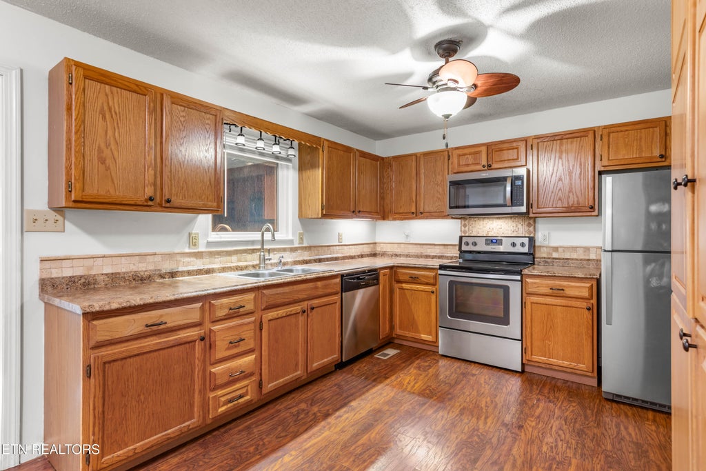 Photo of 960 Anchor Drive, Lenoir City, TN 37771 (MLS # 1359323)