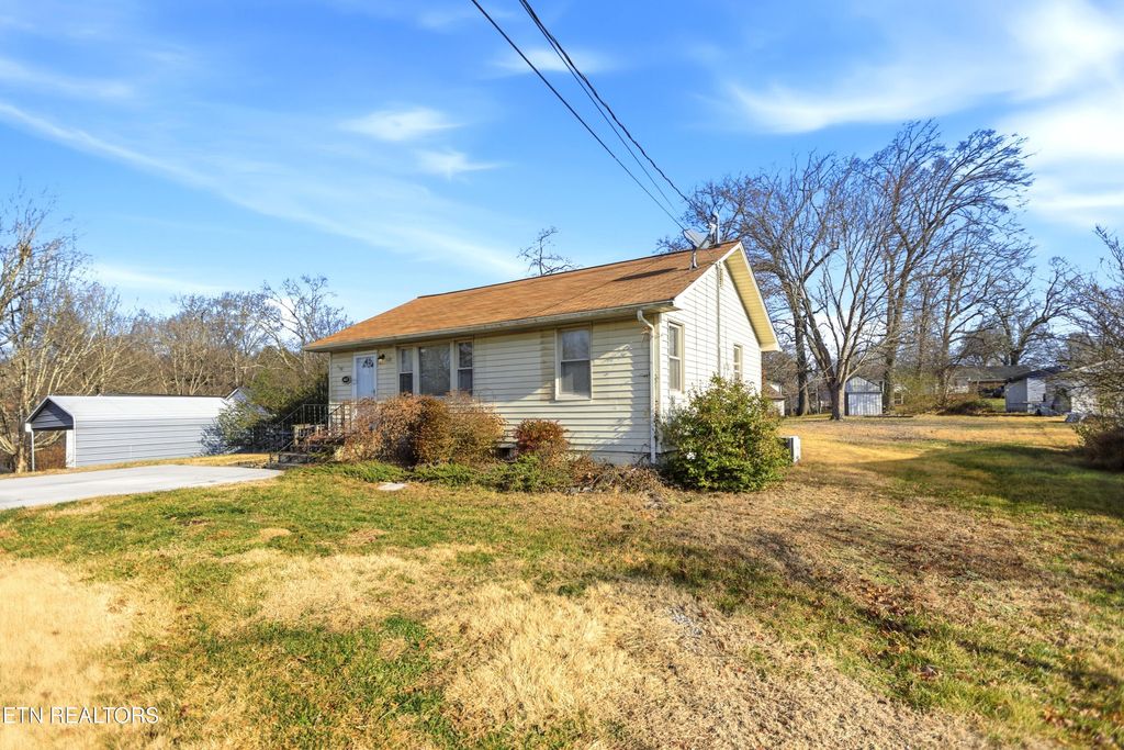 Photo of 407 Oakcrest Rd, Knoxville, TN 37912 (MLS # 1339442)