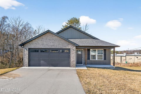 Photo of 175 Sky View Meadow Drive, Crossville, TN 38555 (MLS # 1355745)