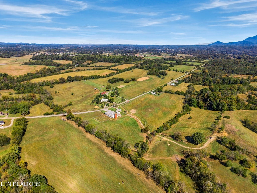 Photo of 2040 Ellejoy Rd, Seymour, TN 37865 (MLS # 1360131)