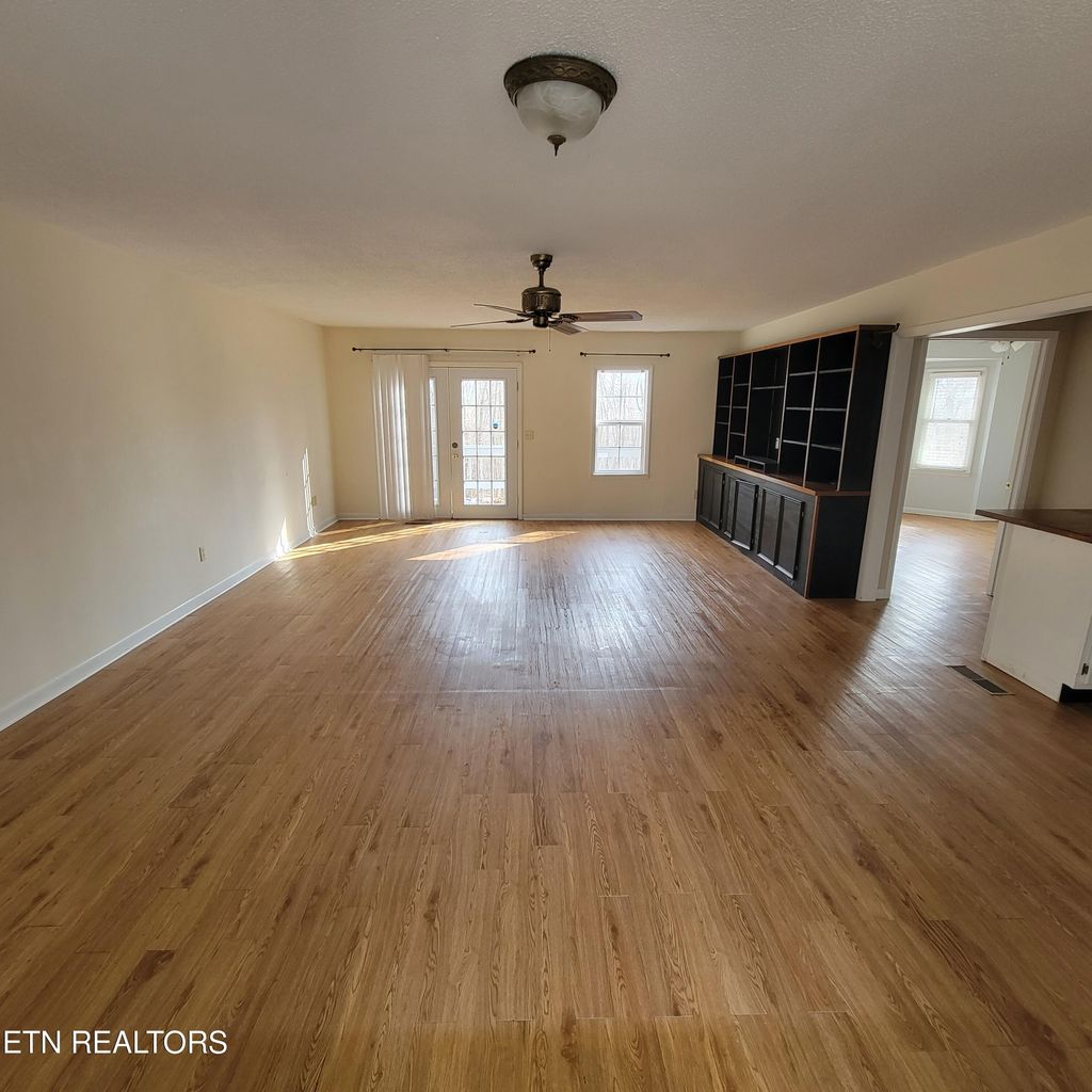 Photo of 318 Lakeview Drive, Fairfield Glade, TN 38558 (MLS # 1329440)