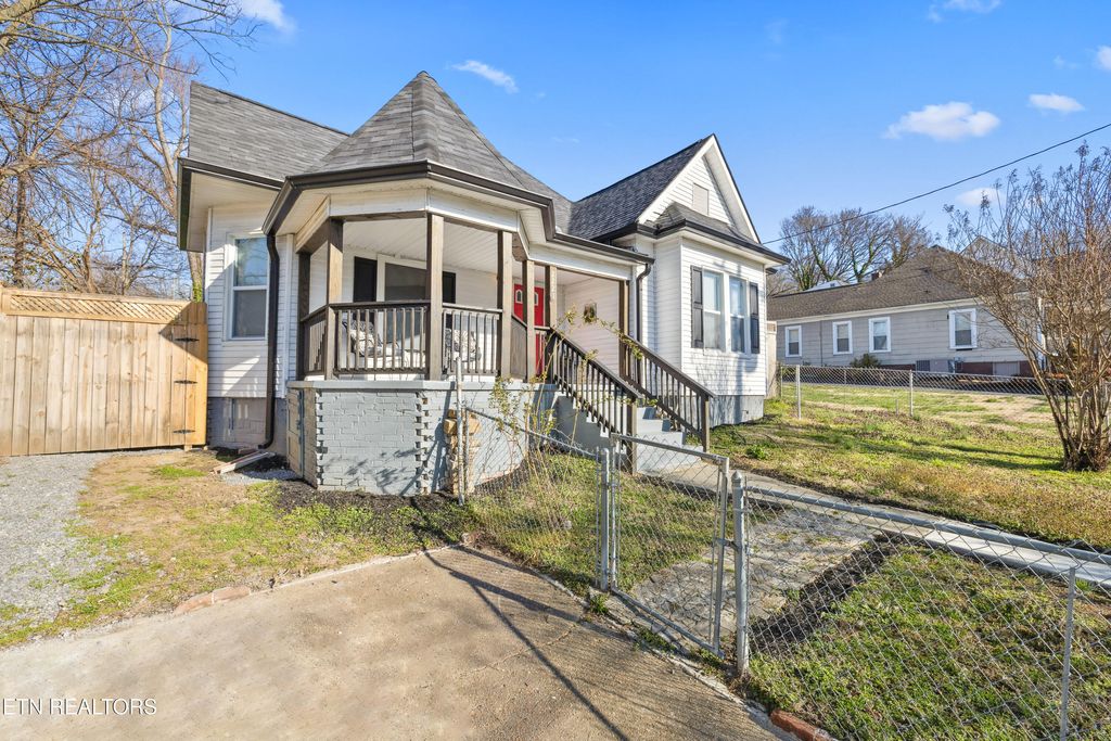 Photo of 2221 Virginia Ave, Knoxville, TN 37921 (MLS # 1319333)