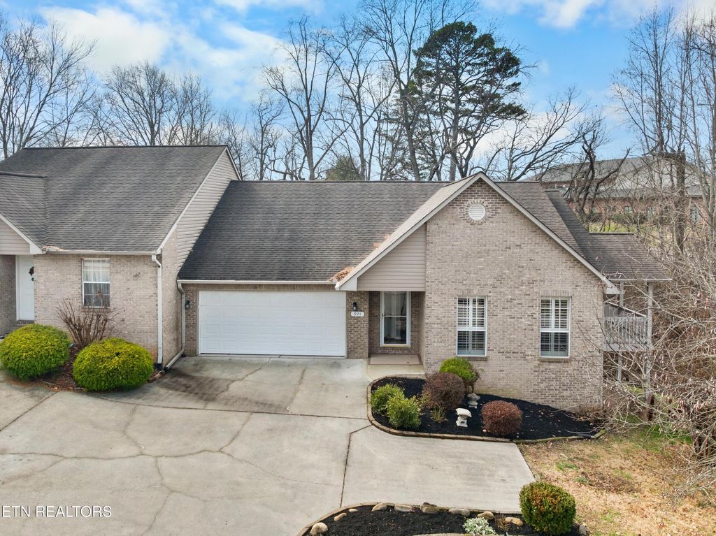 Photo of 921 Mercer Drive, Maryville, TN 37801 (MLS # 1327579)