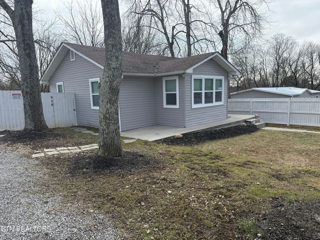 Photo of 918 N WILDER Ave, Rockwood, TN 37854 (MLS # 1328583)