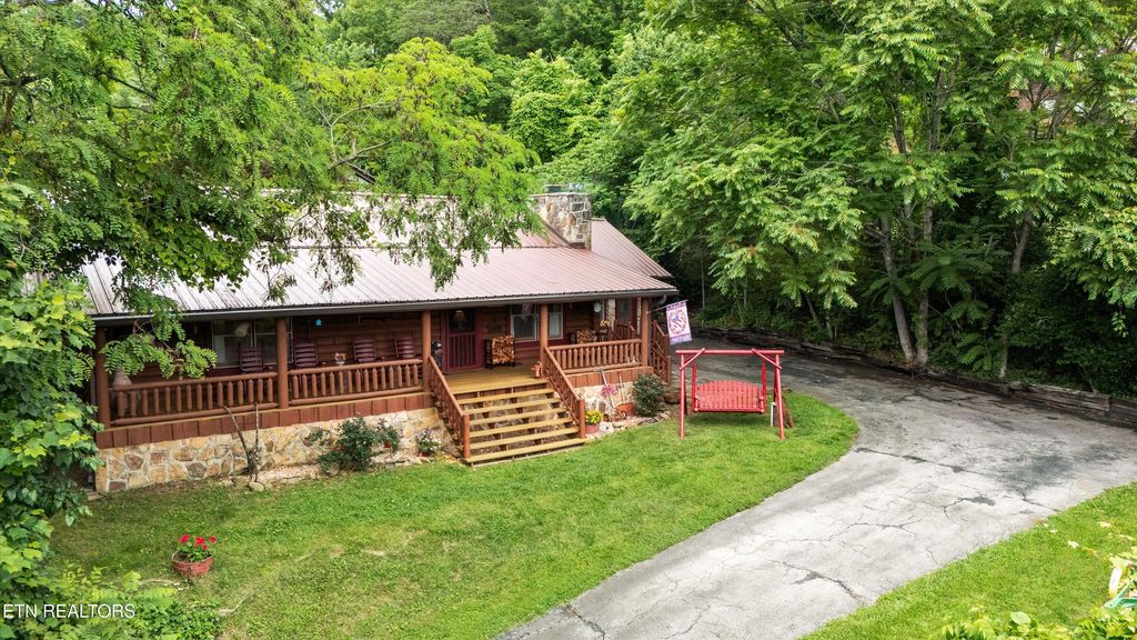 Photo of 3114 Hatcher Top Road Rd, Sevierville, TN 37862 (MLS # 1302915)