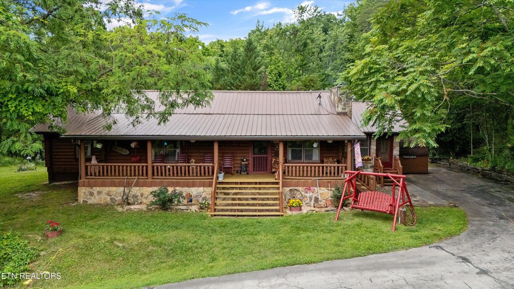 Photo of 3114 Hatcher Top Road Rd, Sevierville, TN 37862 (MLS # 1302915)