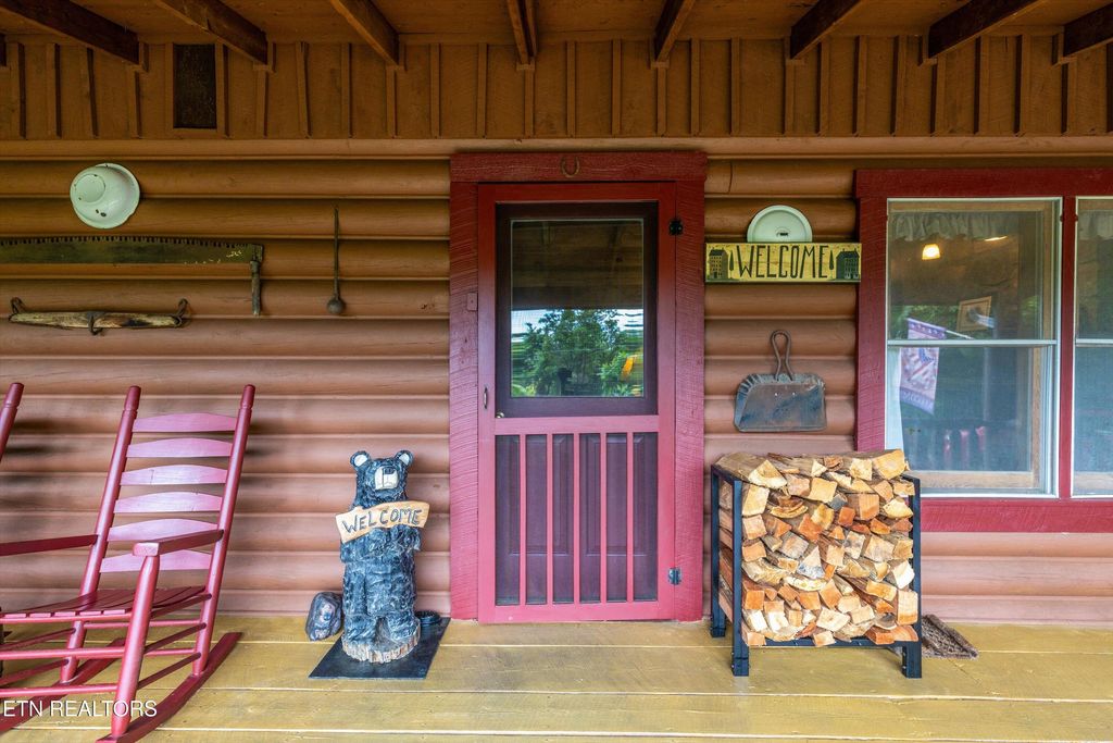 Photo of 3114 Hatcher Top Road Rd, Sevierville, TN 37862 (MLS # 1302915)