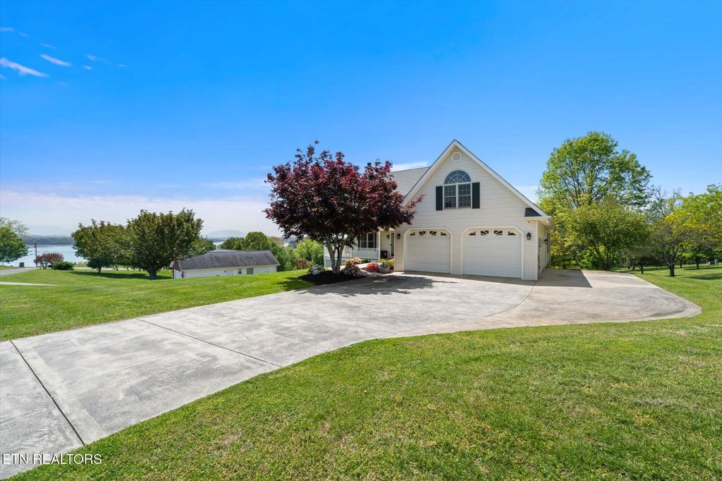 Photo of 825 Pinnacle Drive, Dandridge, TN 37725 (MLS # 1301763)