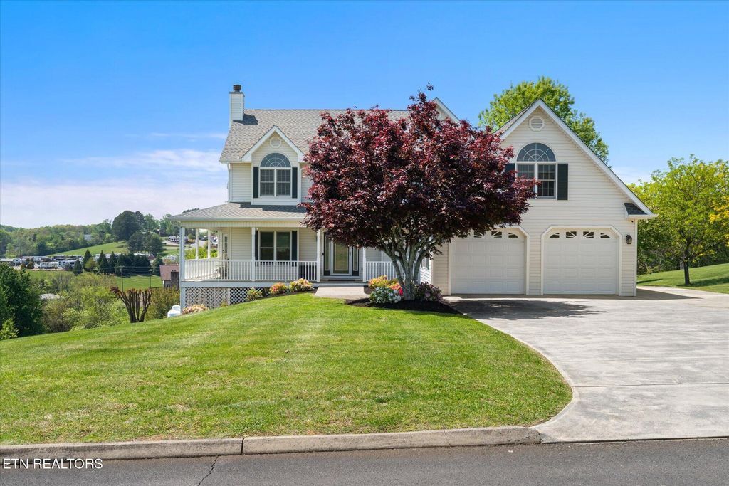 Photo of 825 Pinnacle Drive, Dandridge, TN 37725 (MLS # 1301763)