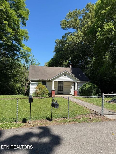 Photo of 835 Spring Drive, Knoxville, TN 37920 (MLS # 1346320)