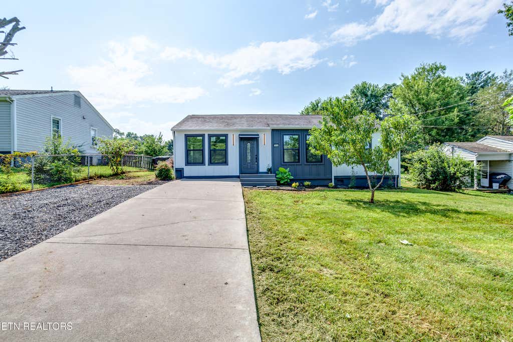 Photo of 1430 Madison St, Morristown, TN 37814 (MLS # 1349931)