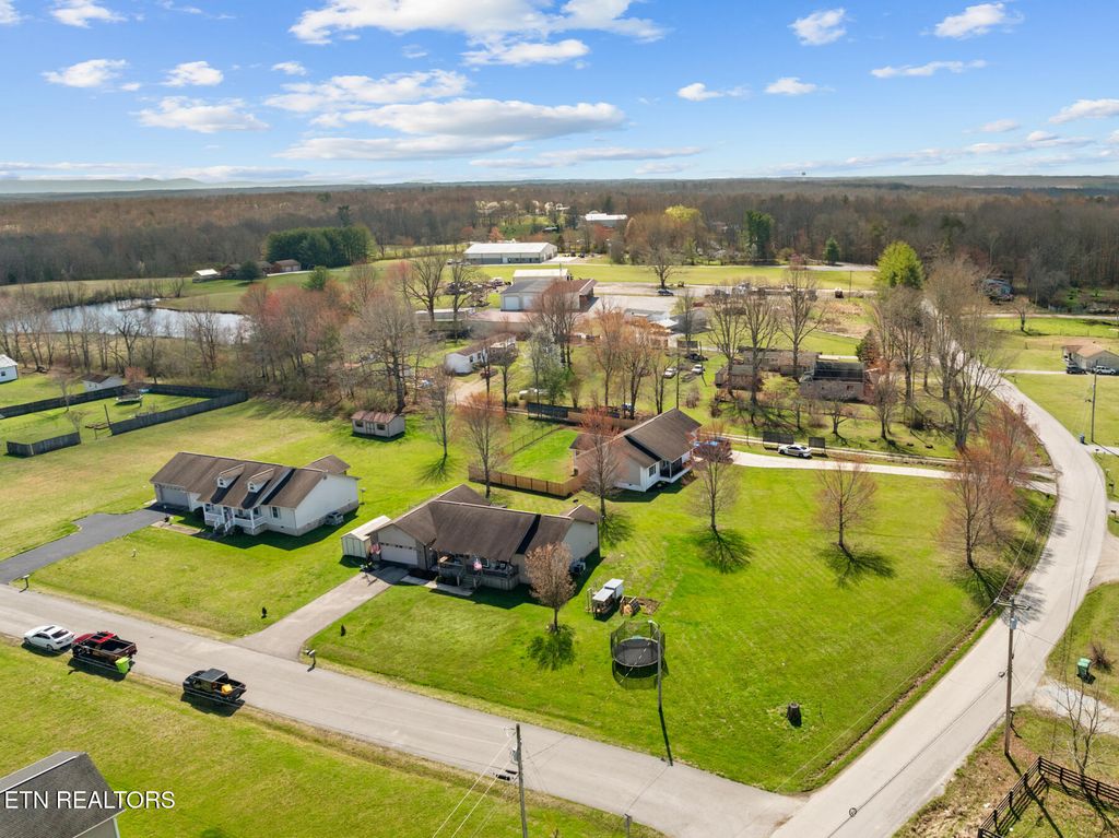 Photo of 34 Lakyn Drive, Crossville, TN 38571 (MLS # 1332337)