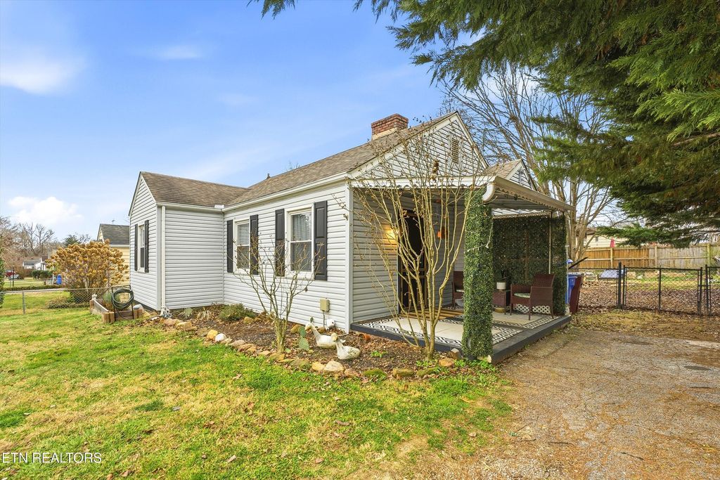 Photo of 1741 N Wright Rd, Alcoa, TN 37701 (MLS # 1325700)