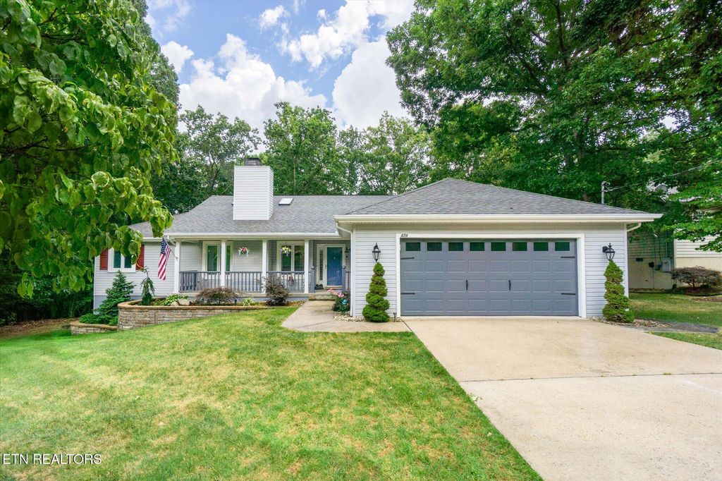 Photo of 476 Lakeview Drive, Crossville, TN 38558 (MLS # 1310708)