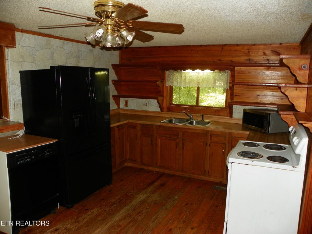 Photo of 1555 Brown Creek Drive, Crossville, TN 38571 (MLS # 1316327)