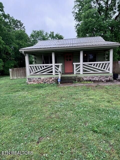 Tiny photo for 909 W Morris St, Sweetwater, TN 37874 (MLS # 1340384)