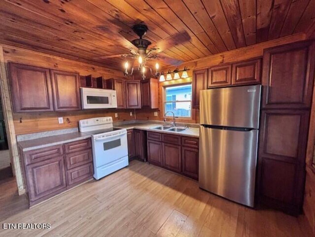 Photo of 909 W Morris St, Sweetwater, TN 37874 (MLS # 1340384)